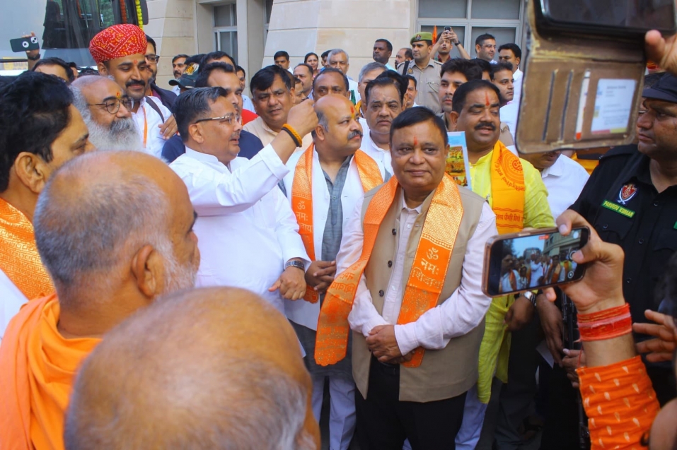 हर हर महादेव के जयघोष के साथ गाजियाबाद से रवाना हुआ कैलाश मानसरोवर यात्रा का पहला जत्था